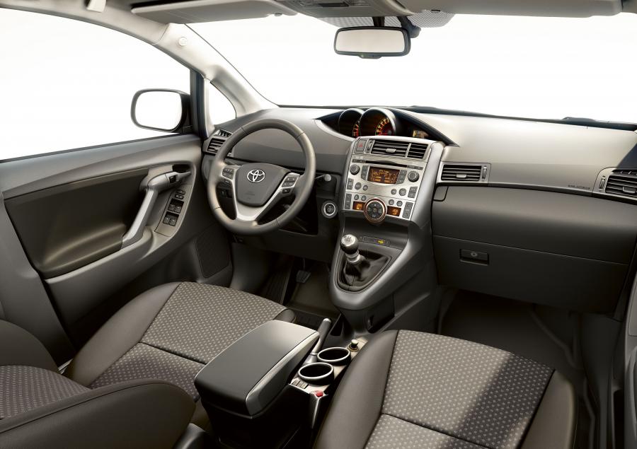  Toyota Verso 2009 года  (фото 4 из 65)